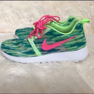 Nike Roshe One Flight Weight shoes